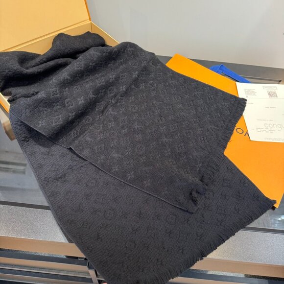 Louis Vuitton Black Monogram Scarf - Picture 5 of 6
